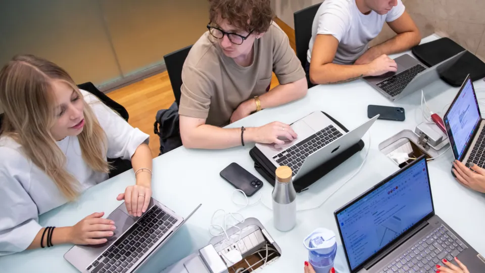 Communication and Advertising: Università Bocconi Greece